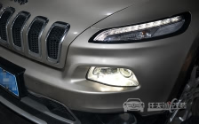 Jeep自由光 车灯改装任天诚定制黄金版双光透镜、飞利浦XV D1S氙气灯泡、澳兹姆D1S...
