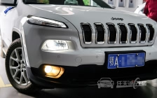 Jeep自由光 车灯改装原厂小系Q5双光透镜、飞利浦XV D1S 氙气灯泡、澳兹姆D1S安定器