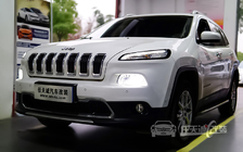 Jeep自由光大灯改装任天诚定制钻石版双光透镜、顶级飞利浦WHV+D1S增亮120%氙气灯泡